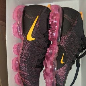 Nike size 8 men's vapormax